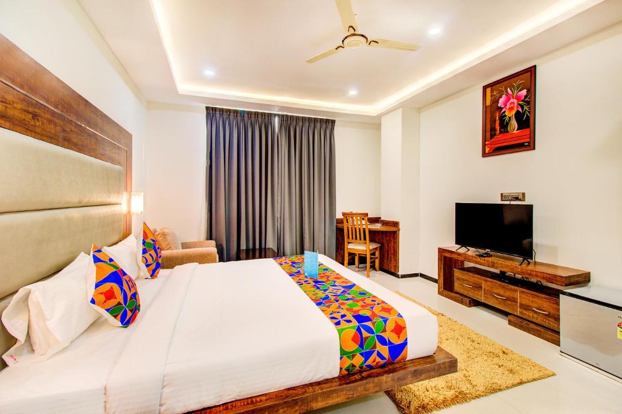 Fabhotel The Royal Suites - Nr Gopalan Innovation Mall Bangalore Exteriör bild