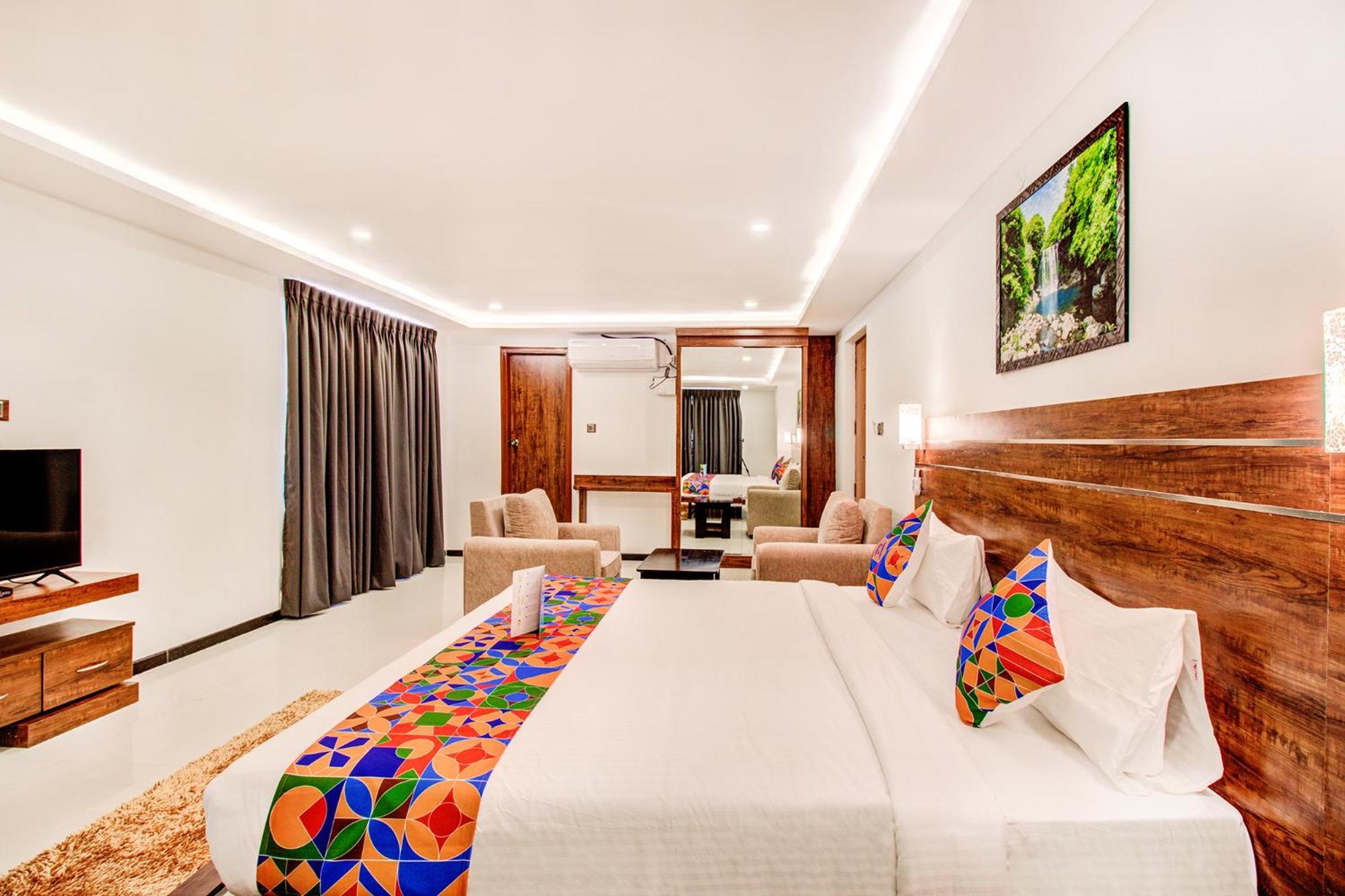 Fabhotel The Royal Suites - Nr Gopalan Innovation Mall Bangalore Exteriör bild